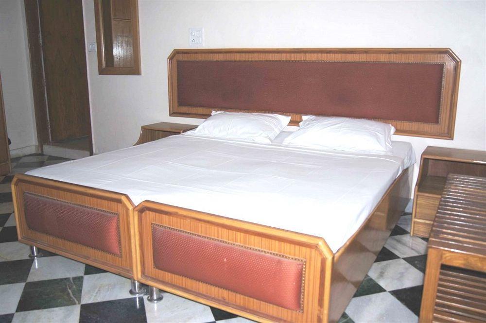 Hotel Westend Holiday Home 5 Mint From Nizamuddin Railway Station Нью-Делі Екстер'єр фото